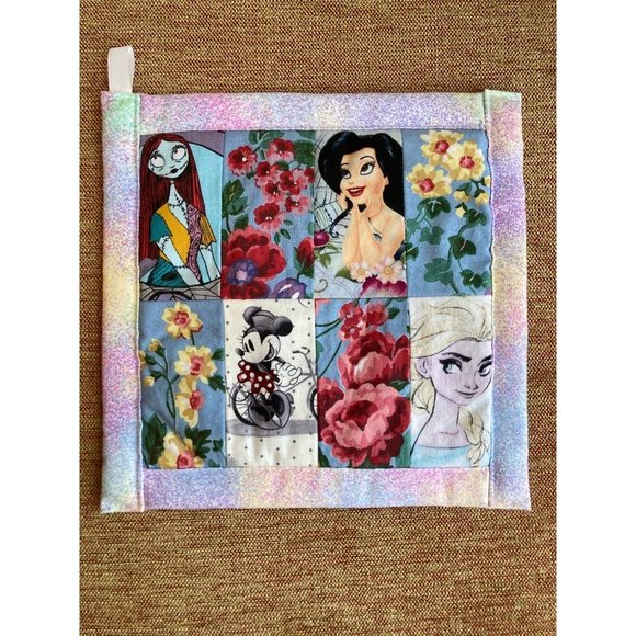 Set of 2 Disney Girls Princesses Quilted Pastel Pot Holders 7 x 8.5in w Hang Tag - Picture 2 of 5